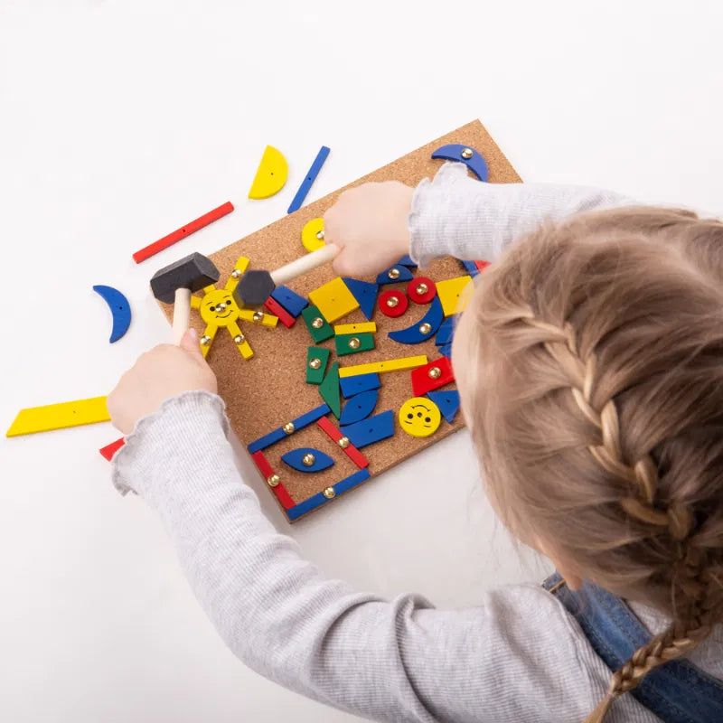 Jogo de martelo e pregos