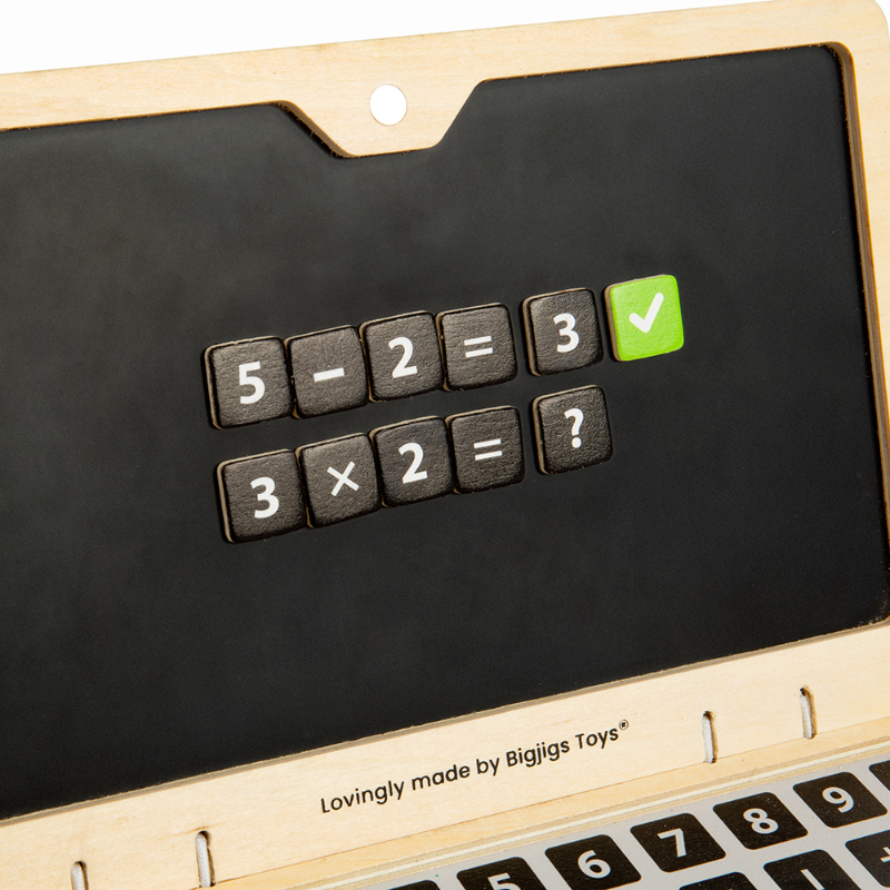 Computador portátil em madeira