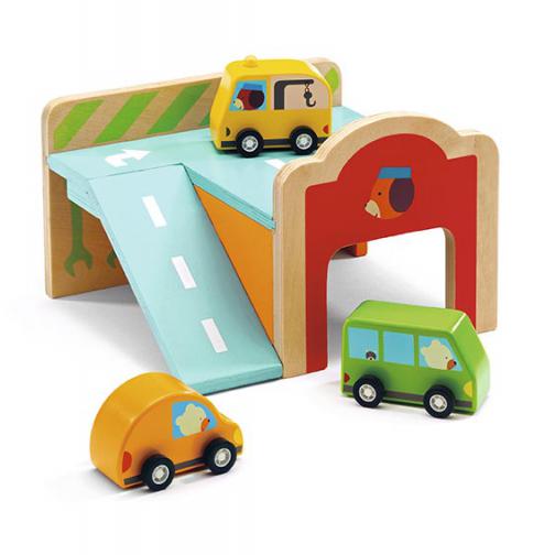 Mini-garagem com carrinhos